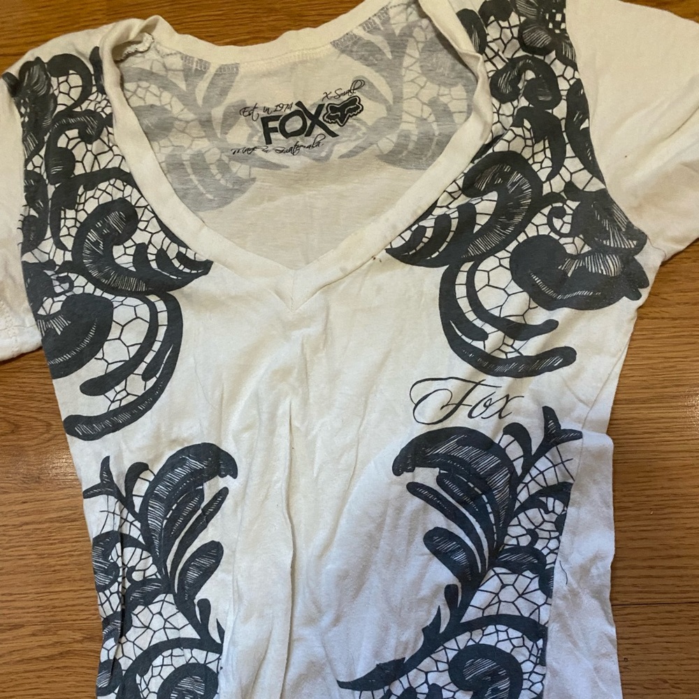 Fox V Neck